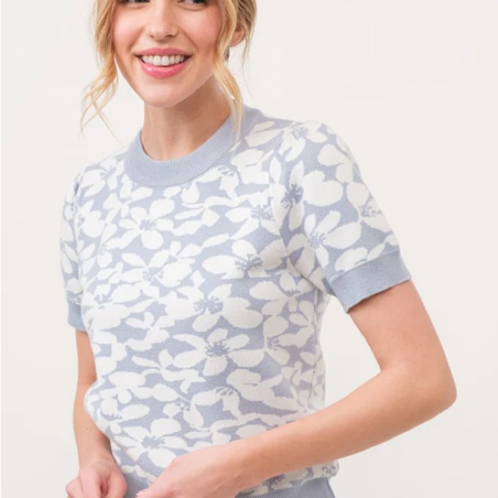 And The Why Blue and White Floral Knit Top Soft with Pearl Button Large